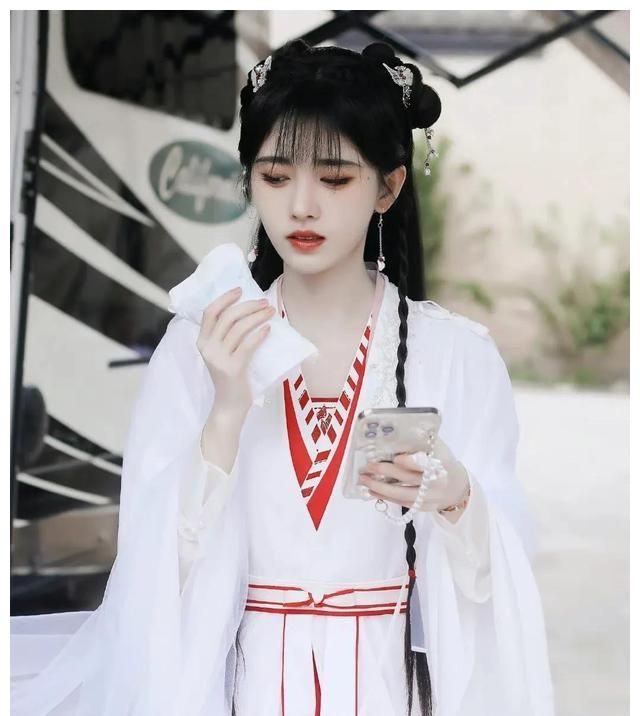 女明星白衣古装造型来袭杨幂赵丽颖看看谁的白衣造型惊艳