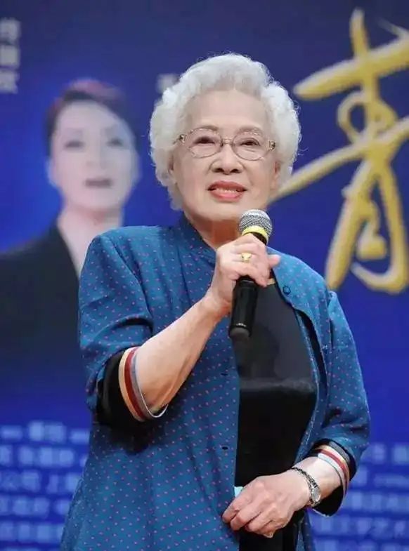 国宝级艺术家秦怡：丈夫和儿子接连去世,她晚年生活状况怎样?休闲区蓝鸢梦想 - Www.slyday.coM