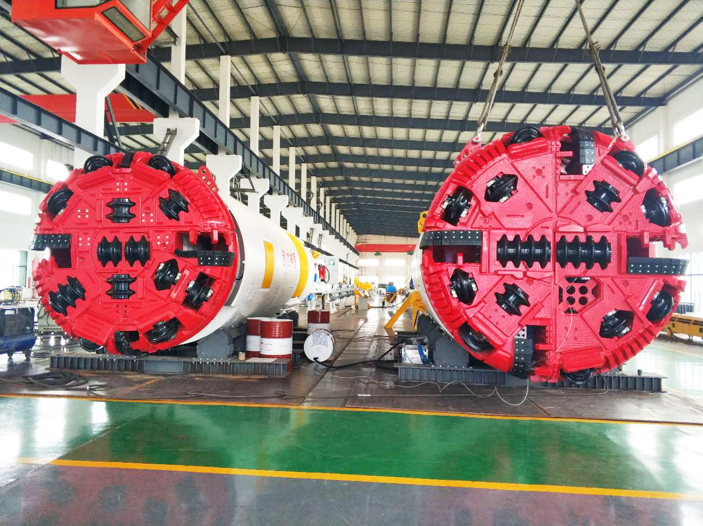 世界首台直径25米立井盾构机驰骋千米井下