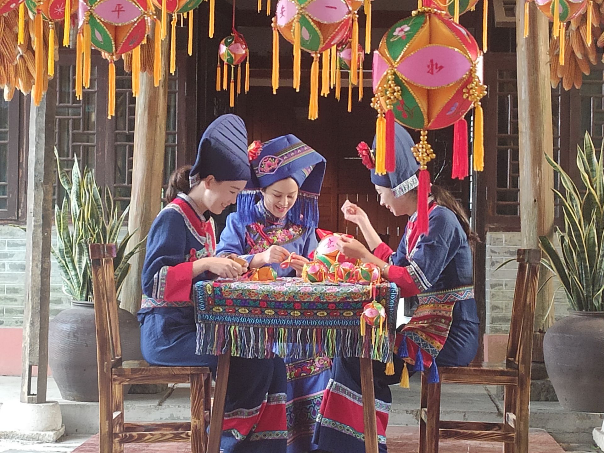 以民俗文化为纽带 迎香港回归祖国25周年 广西"壮族三月三"首次走进港