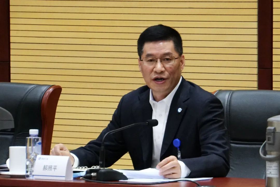 会议现场航空工业党组副书记,总经理郝照平,党组成员,副总经理何胜强