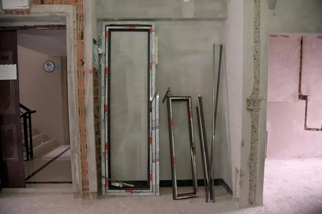 (被拆除的门窗)