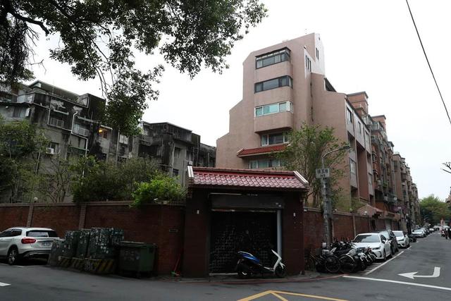 84岁琼瑶近况曝光将居住30年的5亿豪宅可园改建成电梯大楼