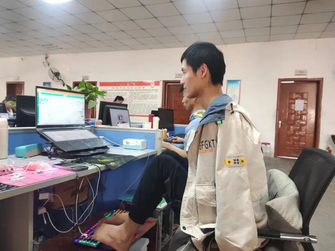 3月10日，课程结束，裴奔康开始工作。新京报记者 马延君 摄