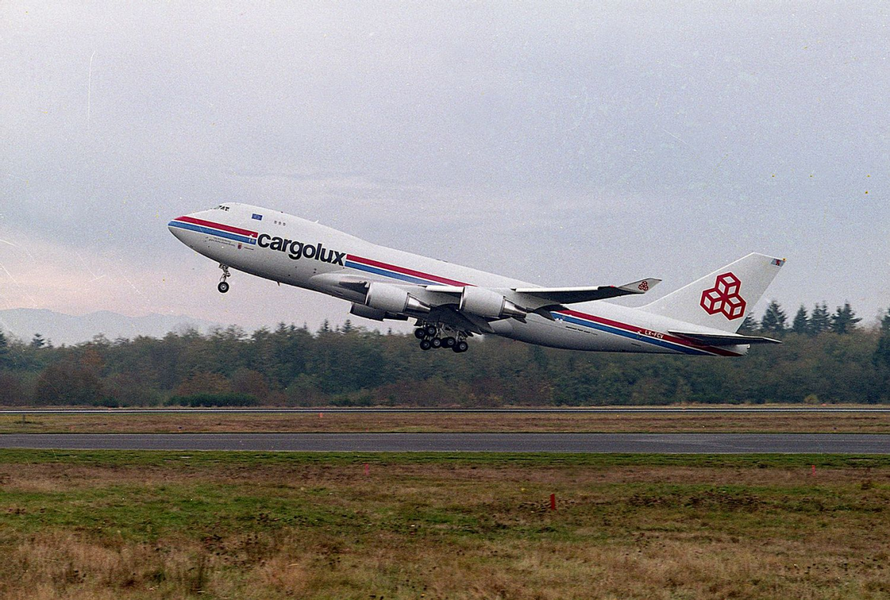 波音747f1972年进入汉莎航空货运公司服役,在2005年获得了与787"梦想"