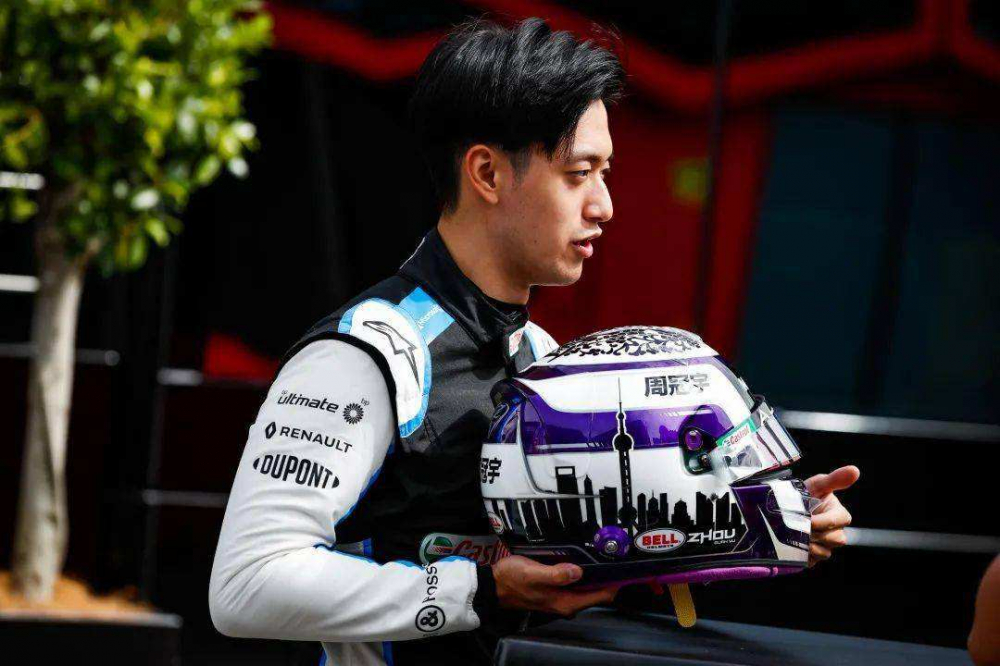 表现稳定，人气升温，周冠宇的商业价值随着他的F1赛车一同加速|车队|f1赛车_新浪新闻