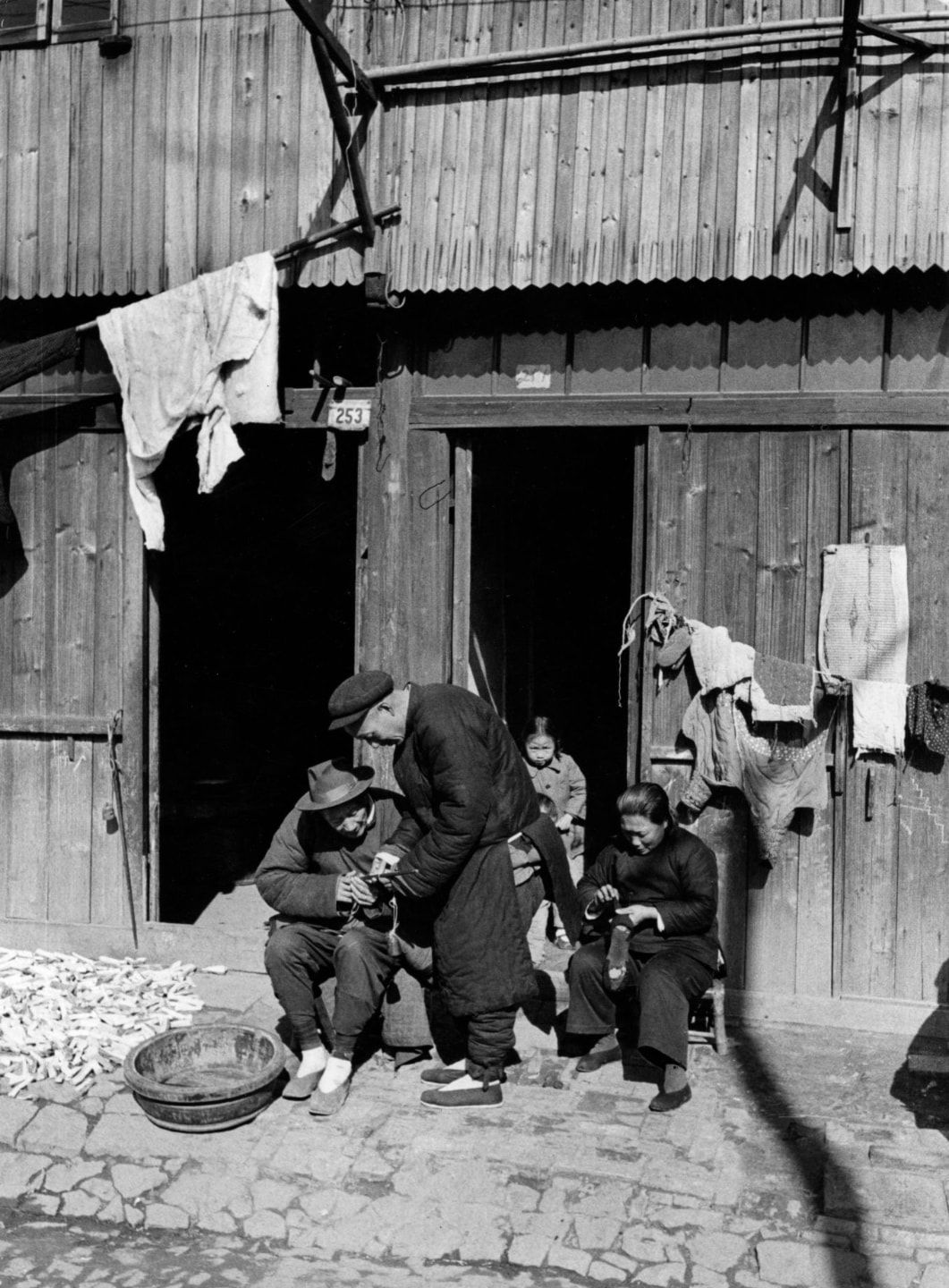 老照片法国摄影师镜头下的1955年上海漂亮的外滩建筑