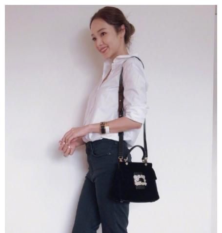 44岁的侯佩岑,人到中年,已经是两个孩子的妈,她凭什么被偏爱?休闲区蓝鸢梦想 - Www.slyday.coM 44岁的侯佩岑,人到中年,已经是两个孩子的妈,她凭什么被偏爱?休闲区蓝鸢梦想 - Www.slyday.coM