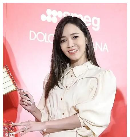 44岁的侯佩岑,人到中年,已经是两个孩子的妈,她凭什么被偏爱?休闲区蓝鸢梦想 - Www.slyday.coM 44岁的侯佩岑,人到中年,已经是两个孩子的妈,她凭什么被偏爱?休闲区蓝鸢梦想 - Www.slyday.coM