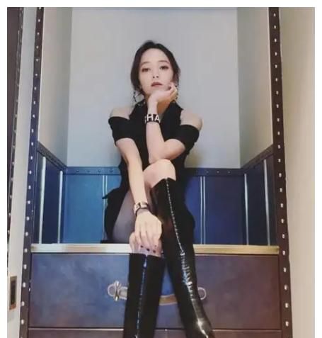 44岁的侯佩岑,人到中年,已经是两个孩子的妈,她凭什么被偏爱?休闲区蓝鸢梦想 - Www.slyday.coM 44岁的侯佩岑,人到中年,已经是两个孩子的妈,她凭什么被偏爱?休闲区蓝鸢梦想 - Www.slyday.coM