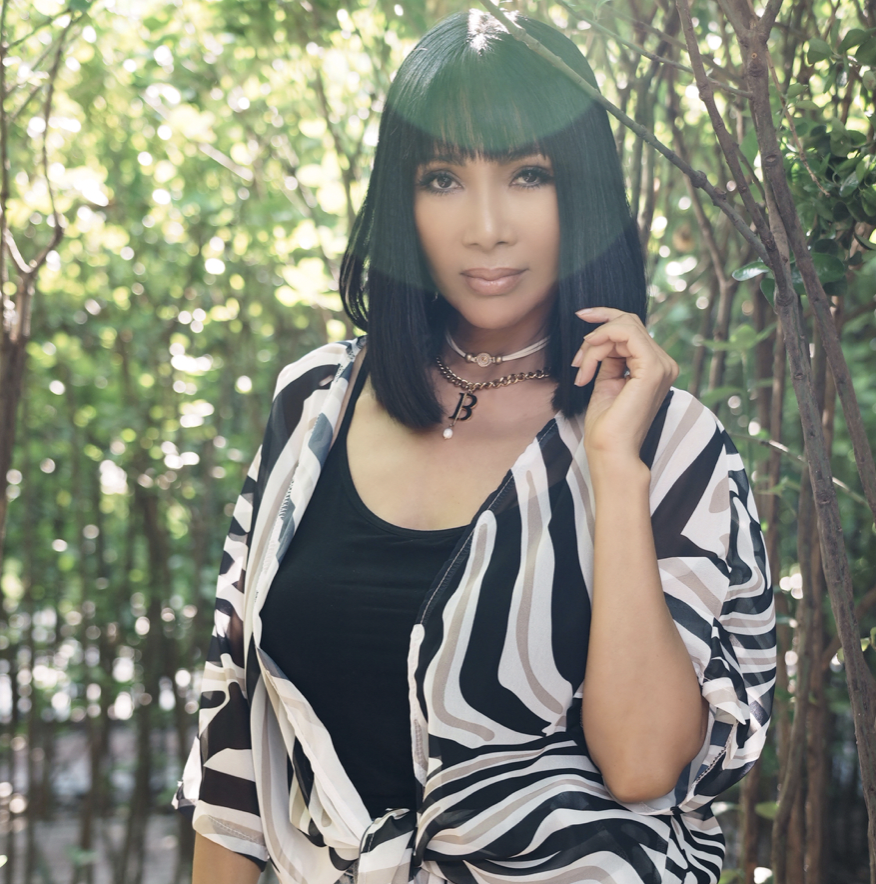 56岁张咪曝近况抗癌成功后越活越年轻