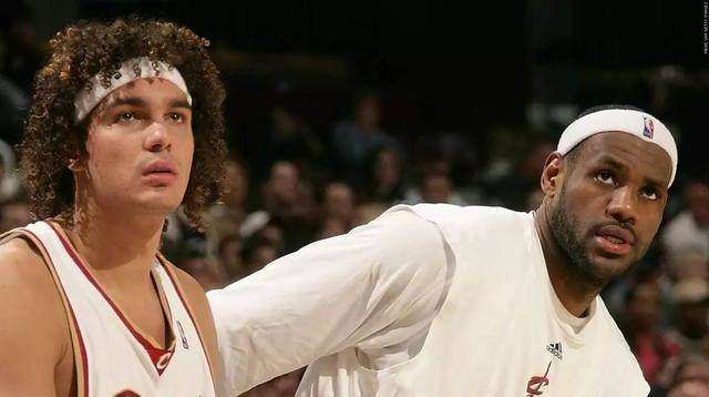 詹姆斯生涯只有1场比赛不是首发，这是为什么？休闲区蓝鸢梦想 - Www.slyday.coM