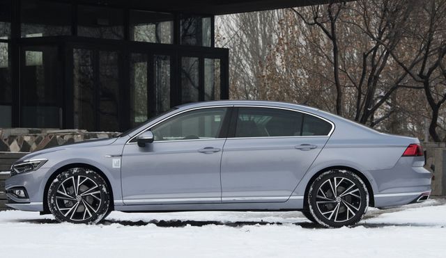 雅阁遇强敌2023款b9迈腾登场15t巡航辅助内饰聪明了