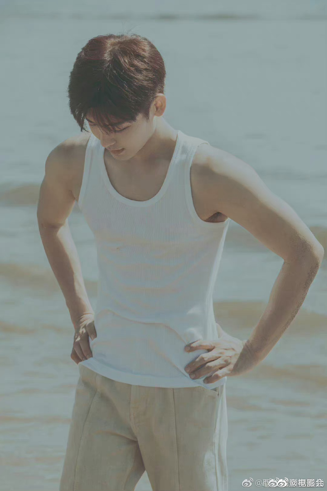 侯明昊晒肌肉自拍真的太帅了吧