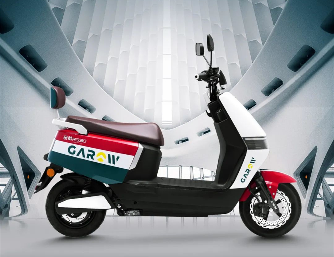 金箭推出耀世r330电动车搭载1200w电机72v电池推背感更足