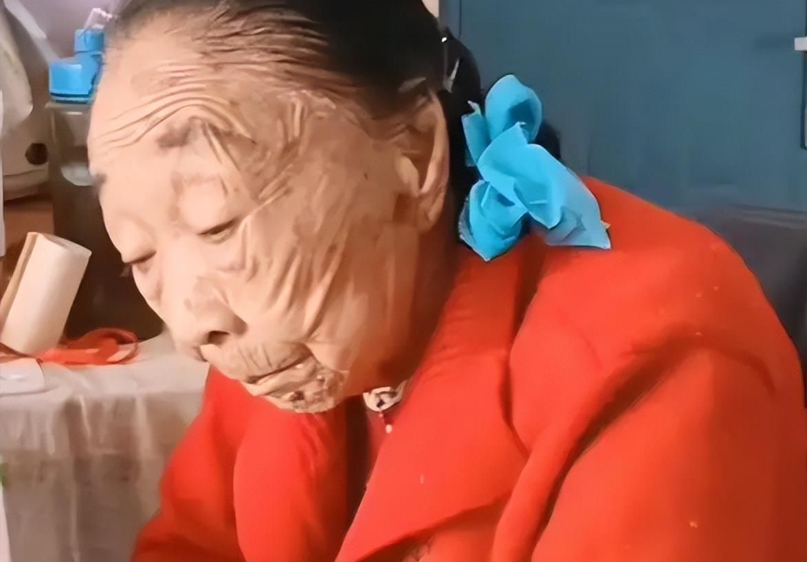 85岁马玉琴体重不足80斤丈夫中年发福肚子突出网友强壮幸福