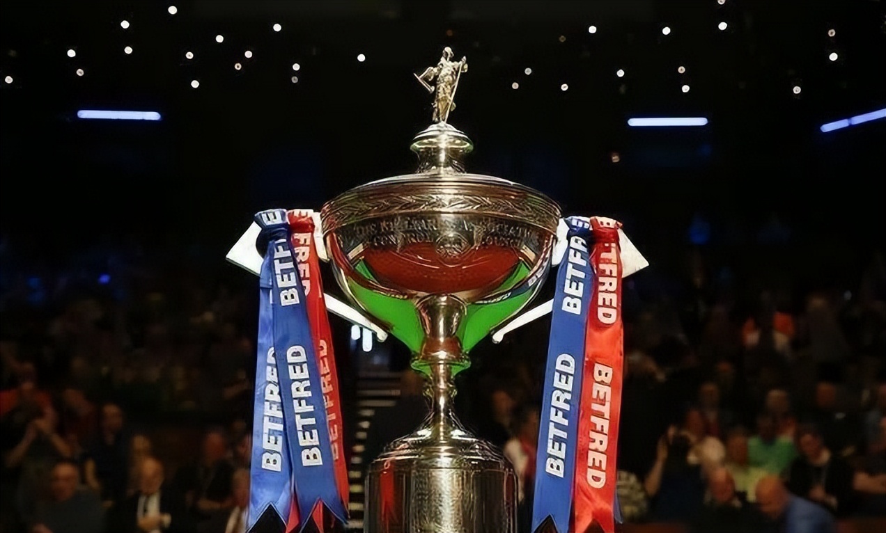 世锦赛冠军奖杯中国选手颜丙涛可以说能直接晋级正赛得益于马奎尔扣除