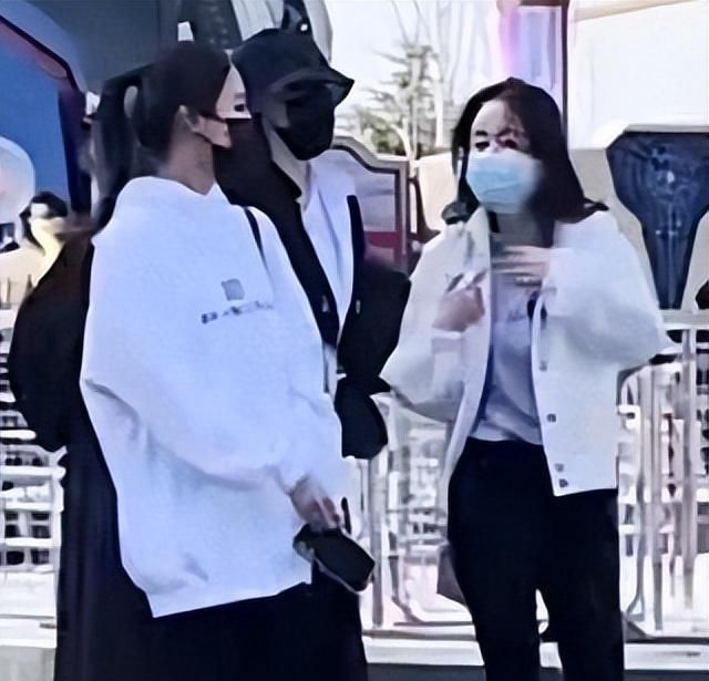 谷爱凌现身环球影城！与赌王儿女一同游玩，何猷君充当护花使者休闲区蓝鸢梦想 - Www.slyday.coM