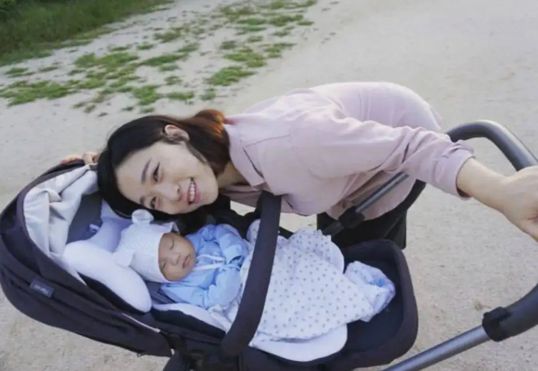 教授建议结婚年龄降至18岁,早成家到底好不好?别忽略实际问题休闲区蓝鸢梦想 - Www.slyday.coM 教授建议结婚年龄降至18岁,早成家到底好不好?别忽略实际问题休闲区蓝鸢梦想 - Www.slyday.coM