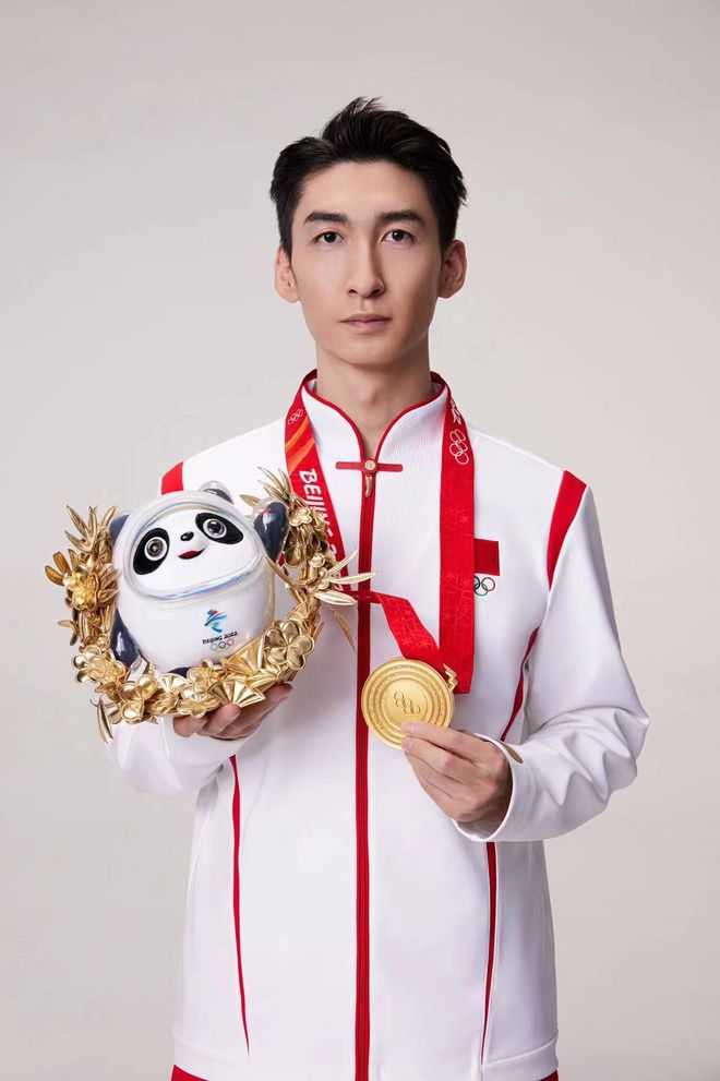 给金墩墩找个好人家武大靖拍卖金墩墩所得将用于推广冰雪运动