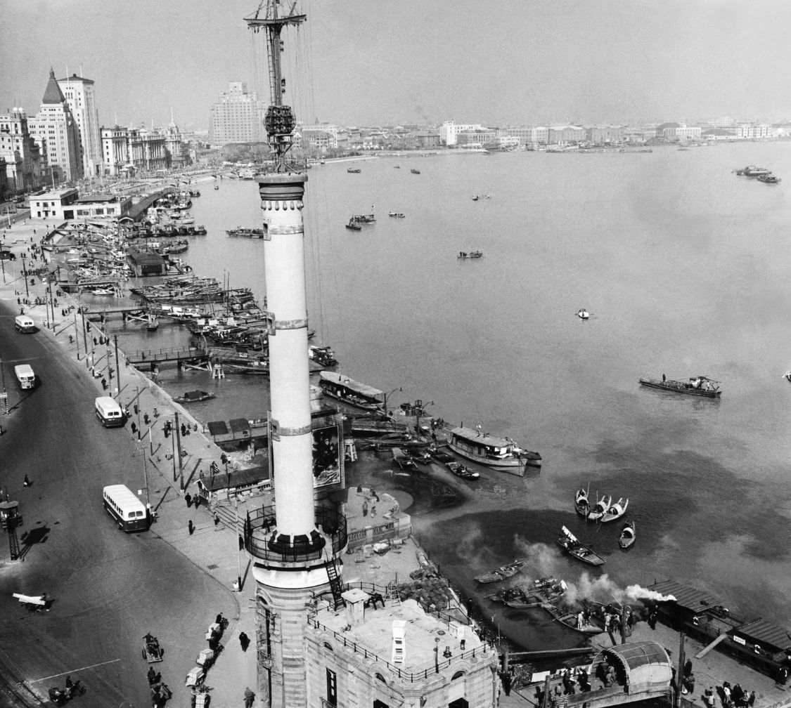 老照片法国摄影师镜头下的1955年上海漂亮的外滩建筑
