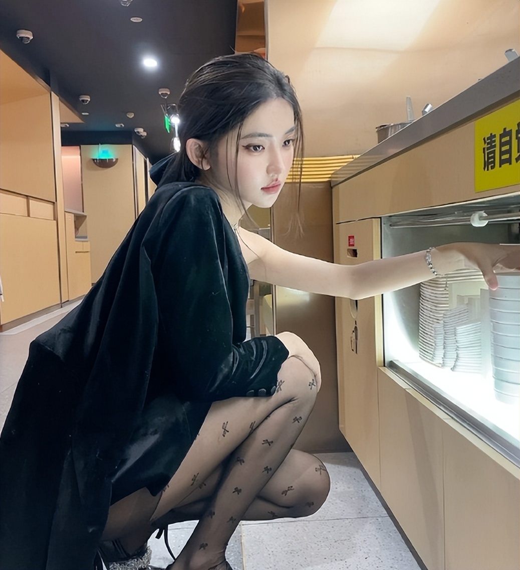 李由既然和韩安冉谈恋爱,就证明其喜欢的是女生.