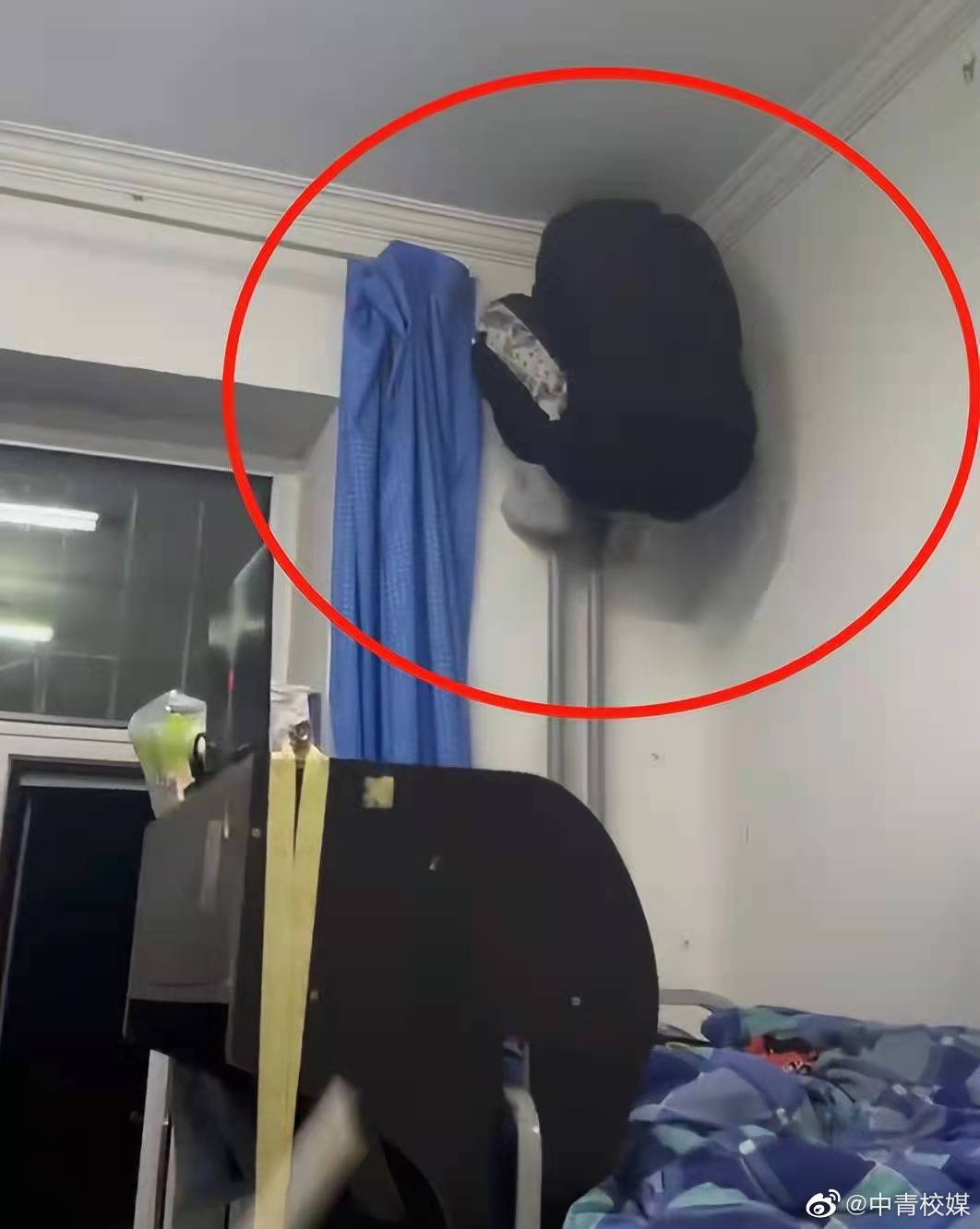 封校大学生都在干嘛？宿舍捉迷藏神操作频现，拍出的“大片”十分惊艳休闲区蓝鸢梦想 - Www.slyday.coM