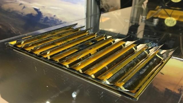 加州理工学院研制出的空间太阳能电池板。 图片来源：加州理工学院 