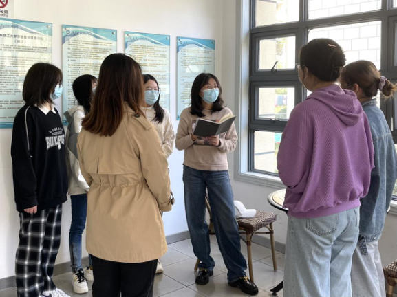 “我们是你最坚强的后盾”上海高校辅导员全天候守护，与学生并肩战“疫”休闲区蓝鸢梦想 - Www.slyday.coM