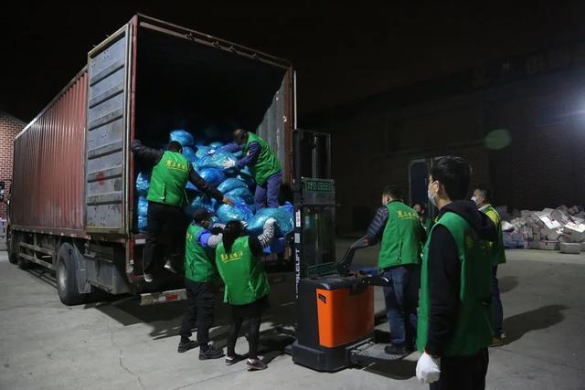 全国多地物资驰援上海，全力守“沪”休闲区蓝鸢梦想 - Www.slyday.coM