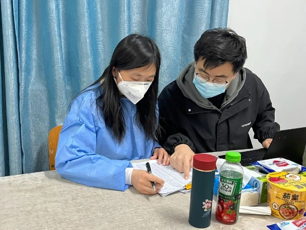 “我们是你最坚强的后盾”上海高校辅导员全天候守护，与学生并肩战“疫”休闲区蓝鸢梦想 - Www.slyday.coM