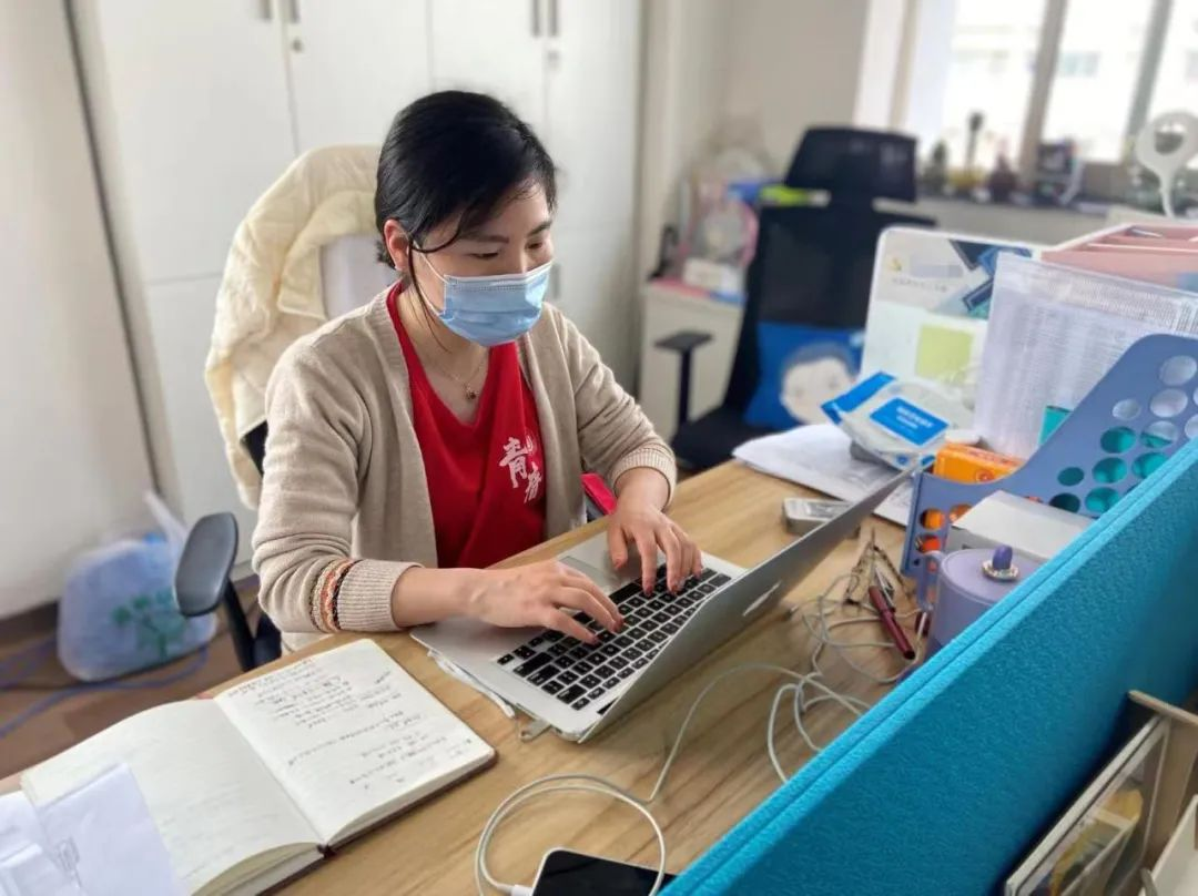 “我们是你最坚强的后盾”上海高校辅导员全天候守护，与学生并肩战“疫”休闲区蓝鸢梦想 - Www.slyday.coM