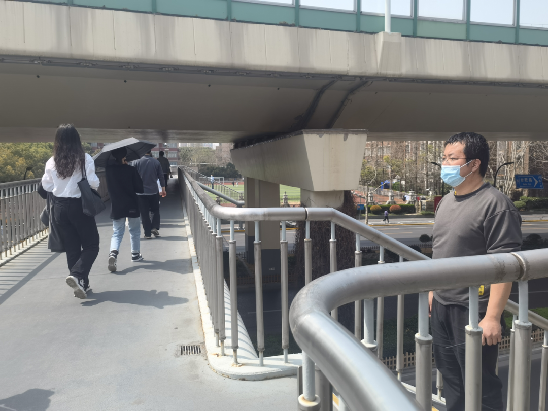 “我们是你最坚强的后盾”上海高校辅导员全天候守护，与学生并肩战“疫”休闲区蓝鸢梦想 - Www.slyday.coM