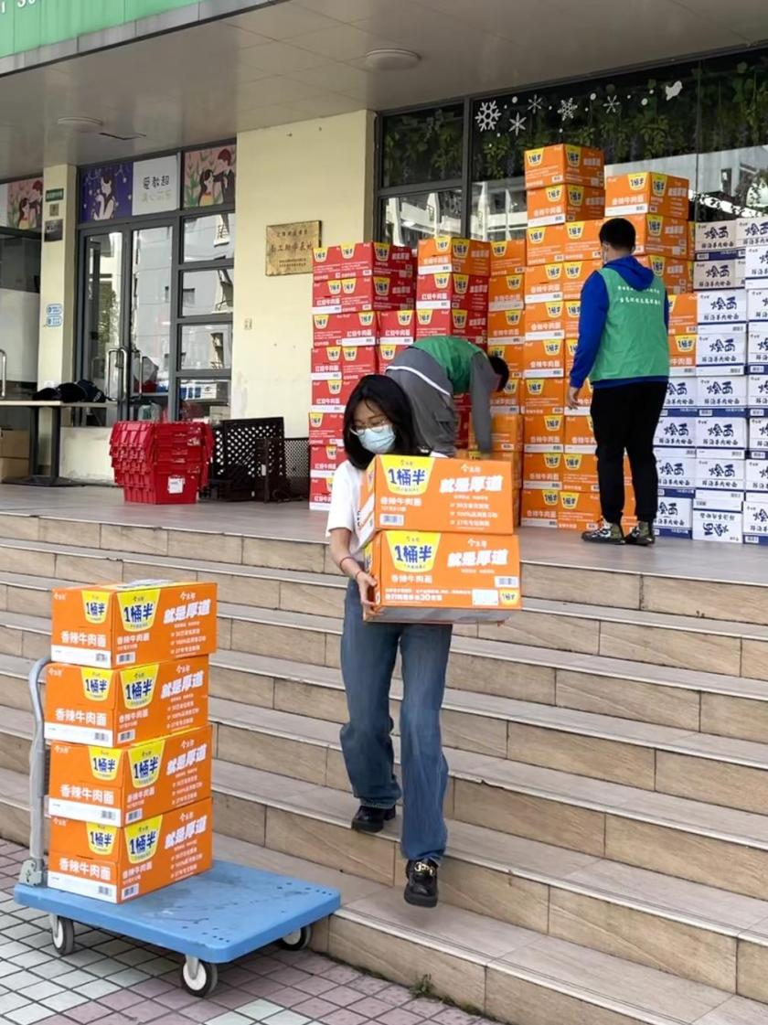 “我们是你最坚强的后盾”上海高校辅导员全天候守护，与学生并肩战“疫”休闲区蓝鸢梦想 - Www.slyday.coM