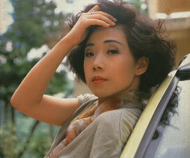 林忆莲32岁嫁李宗盛和初恋重燃旧爱53岁和小11岁男友分手