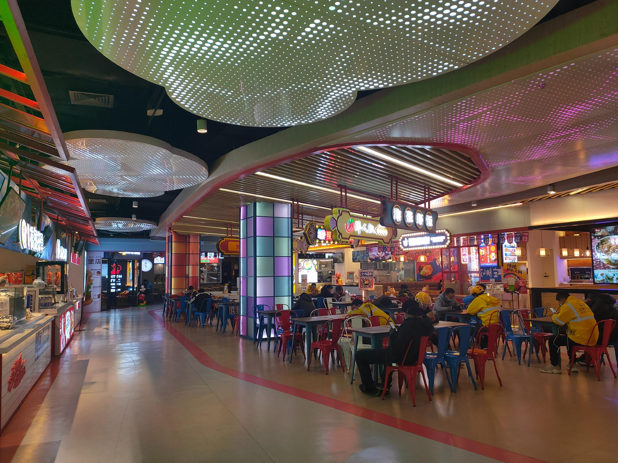 2021年11月6日,公主坟翠微百货完成近7个月的闭店改造开启试营业,商场