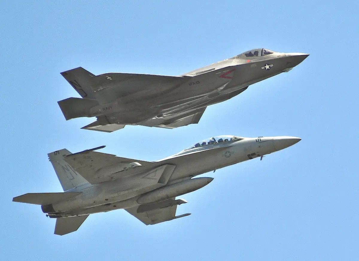 美国海军减缓了F-35C和F-18的采购 图源：美军