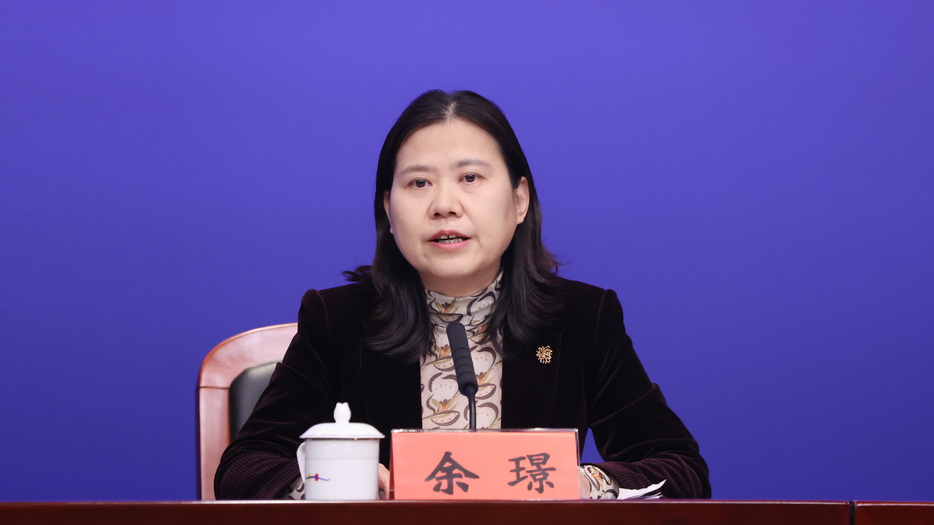 "发布会上,余璟表示,去年,市发展改革委牵头印发了《深圳市关于支持