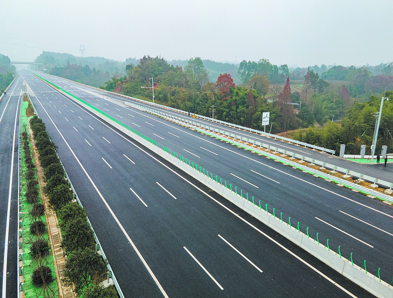 成都都市圈环线高速全线通车成渝世界级机场群加快建设.