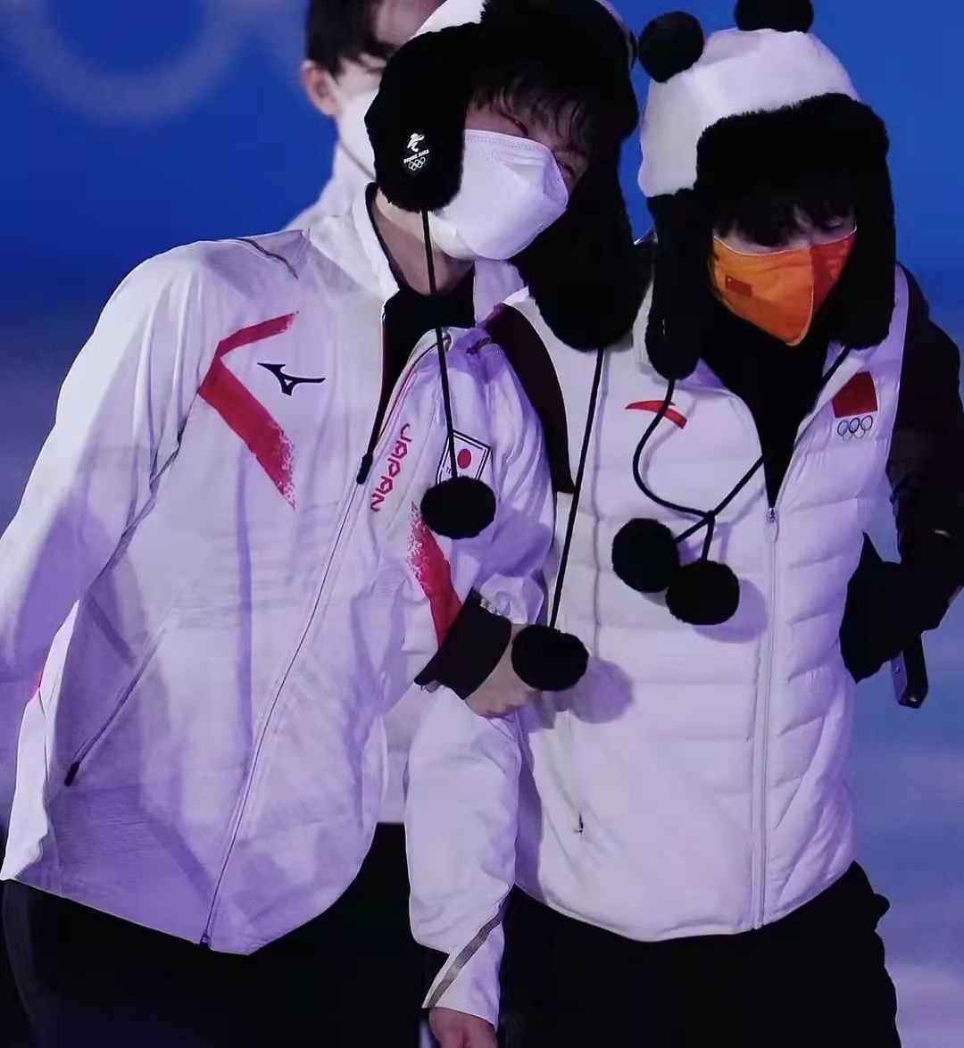 羽生结弦金博洋亲密合照小时候的偶像变成了对手天天追星太成功了吧