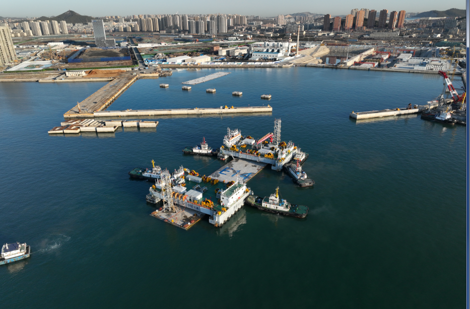 大连湾海底隧道首个曲线段管节顺利安装