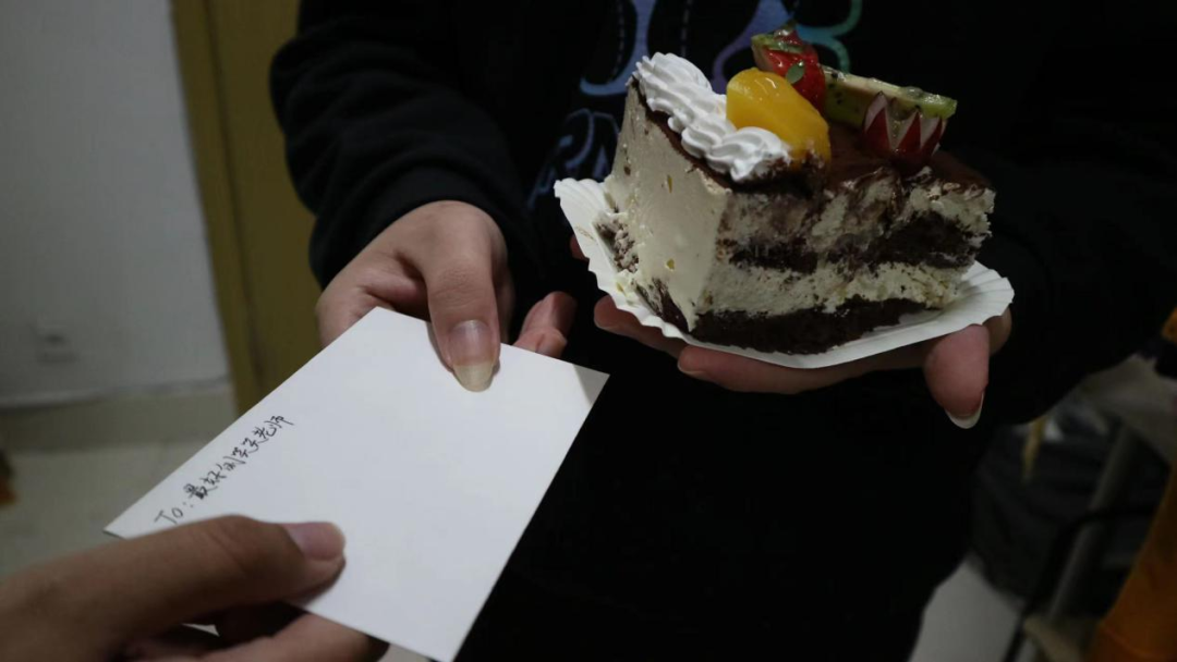 “我们是你最坚强的后盾”上海高校辅导员全天候守护，与学生并肩战“疫”休闲区蓝鸢梦想 - Www.slyday.coM