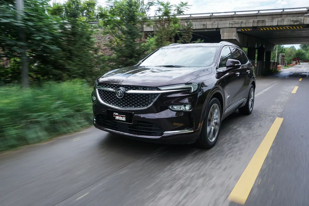 昂科旗艾维亚开起来,其实并感觉不出它是一辆车长