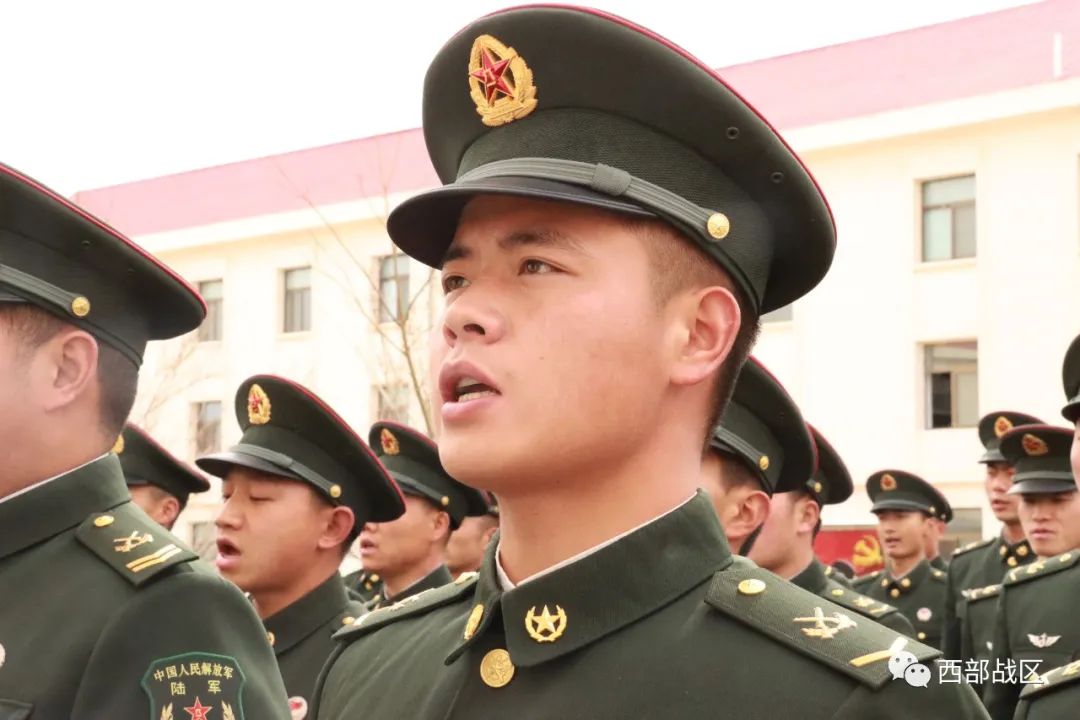 新战友授衔!|授衔|少尉|军衔_新浪新闻