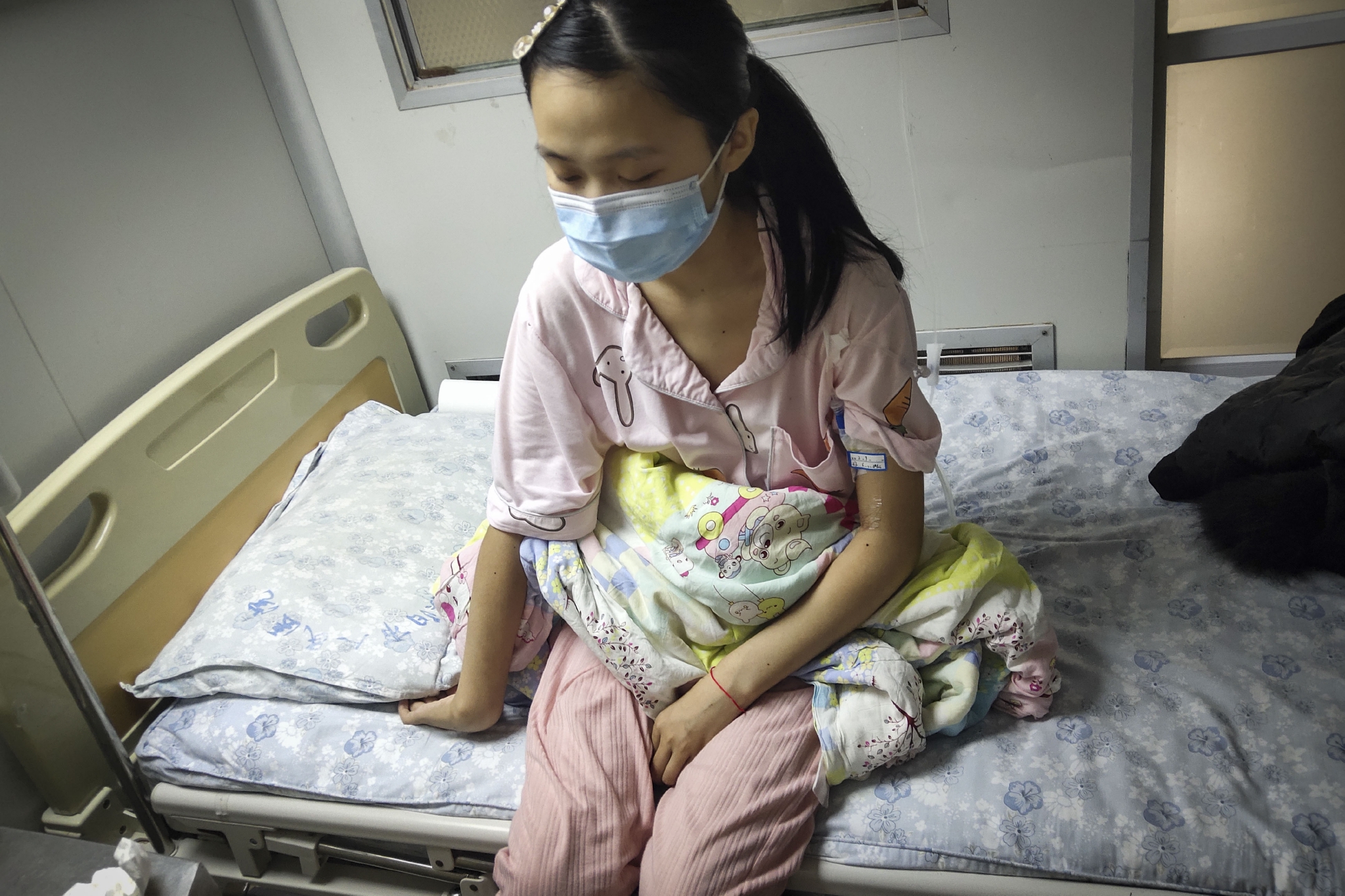 16岁女孩身患重症自感时日不多病床上跪谢母亲恩情来世再报