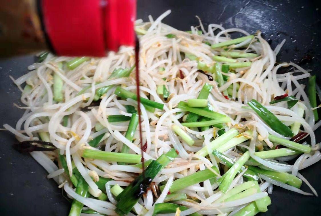 春天，我的晚餐就吃这一盘，清肠刮油又营养，吃撑到也会不长胖！休闲区蓝鸢梦想 - Www.slyday.coM