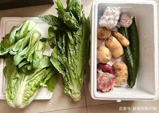 男子乘坐橡皮艇，从浦东偷渡到浦西？上海连续辟谣休闲区蓝鸢梦想 - Www.slyday.coM