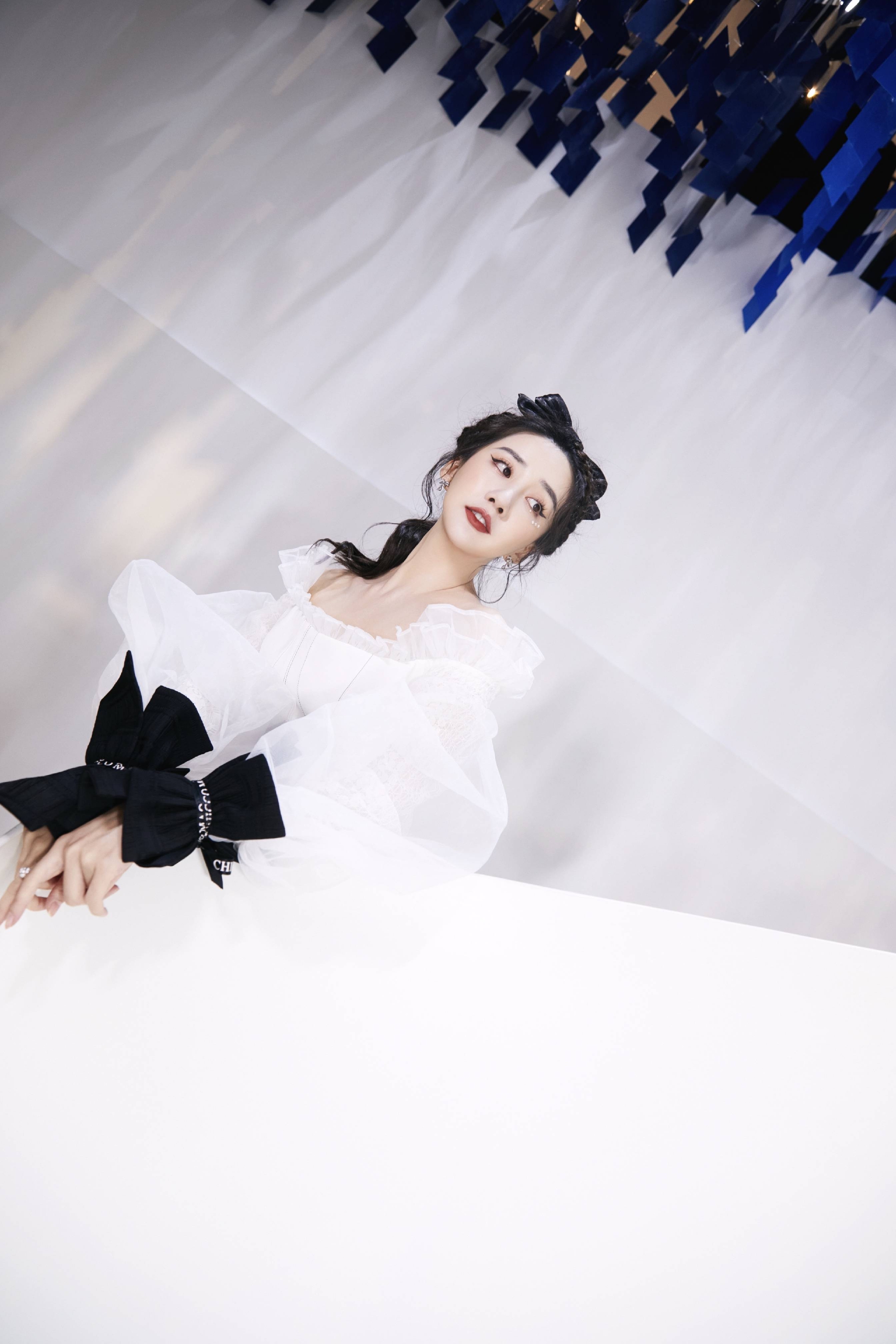 陈欣予化身迪士尼在逃公主梦幻百变解锁时尚新风度