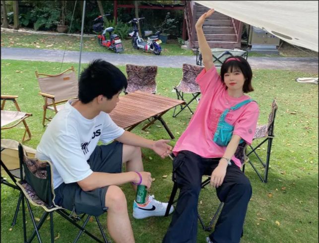 孙海洋直播带货引争议,孙卓给姐姐拥抱很感动,孙辉让人莫名想笑休闲区蓝鸢梦想 - Www.slyday.coM 孙海洋直播带货引争议,孙卓给姐姐拥抱很感动,孙辉让人莫名想笑休闲区蓝鸢梦想 - Www.slyday.coM