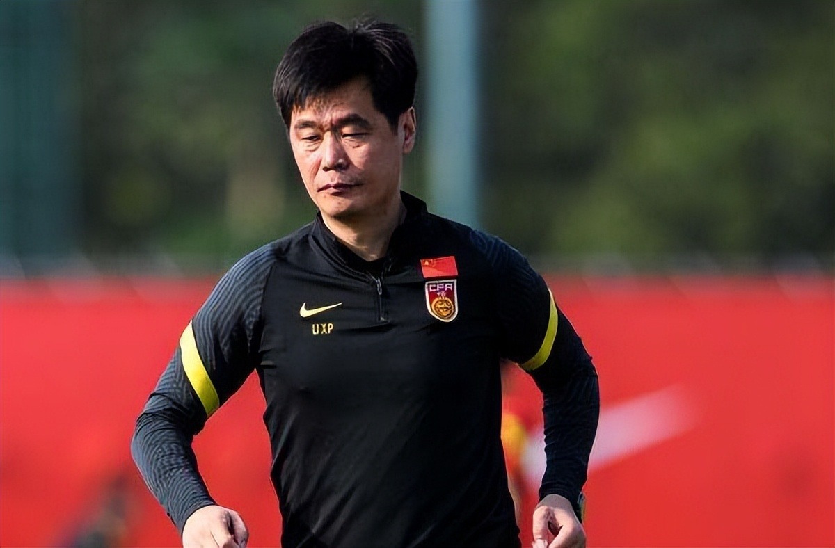 国足0:2惨败阿曼，二十年后再次无缘世界杯，李霄鹏却夸踢得好休闲区蓝鸢梦想 - Www.slyday.coM